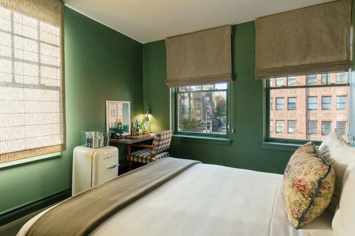 Room 28 of 59