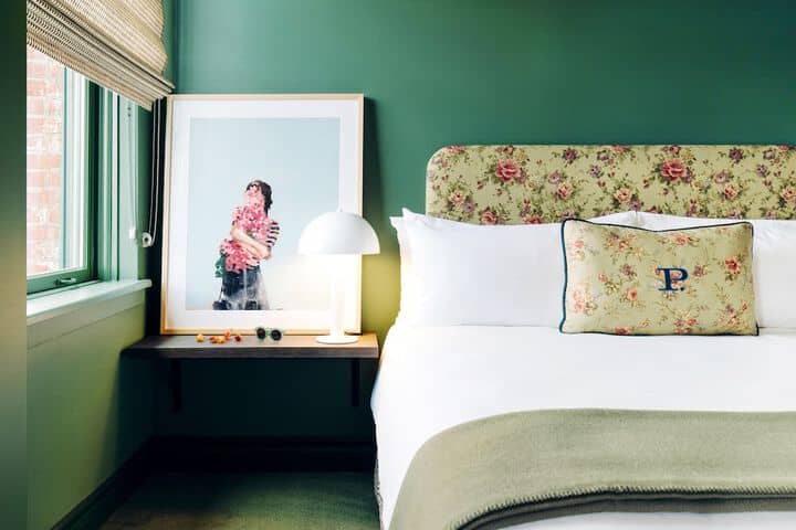 Room 32 of 59