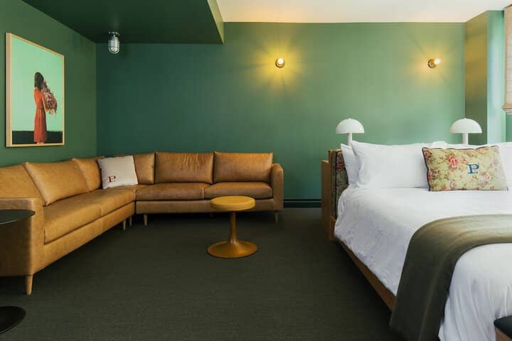 Room 25 of 59